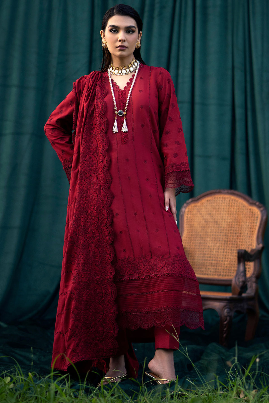 3 Piece Embroidered Lawn Suit with Lawn dupatta MO24